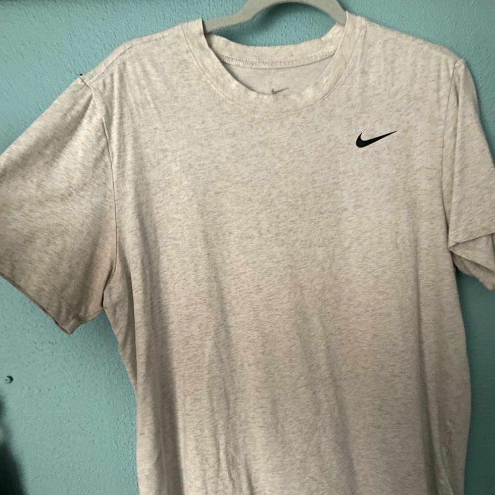 Heather grey nike soft t shirt.